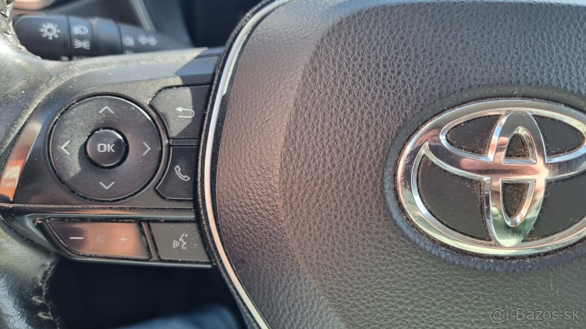 Toyota Corolla sedan 1,8 hybrid Comfot Tech + Techpack 72KW - 20