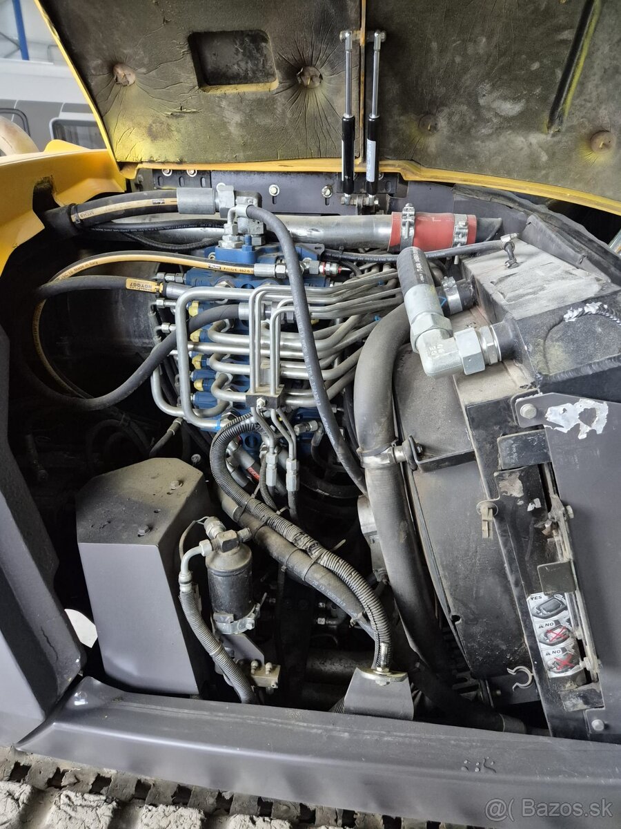 MECALAC 10MCR pásový otočný bager - 20