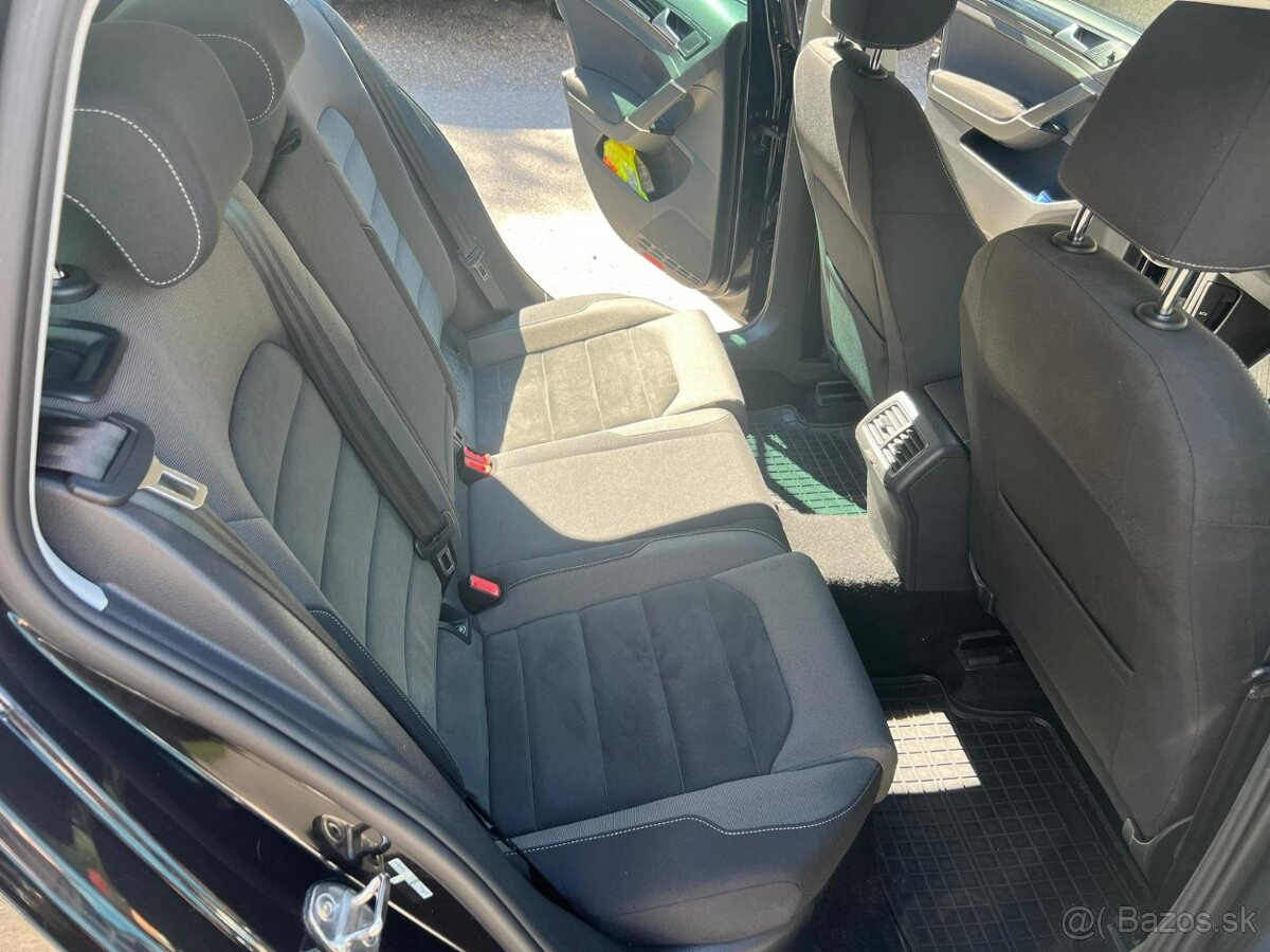 Volkswagen Golf Variant 2.0 TDI R-Line Highline DSG - 20