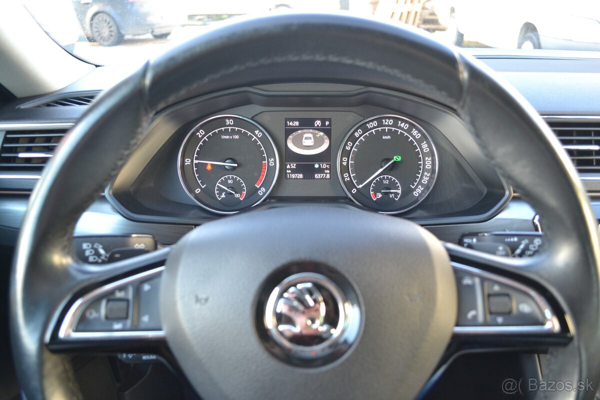 Škoda Superb 2.0 TDi Style 4x4 DSG - 20