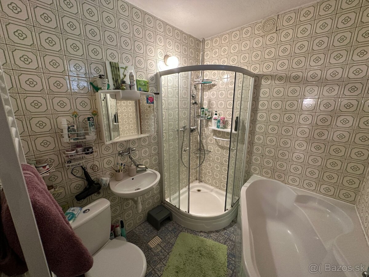 Rodinný dom v radovej zástavbe - Revúca - 20