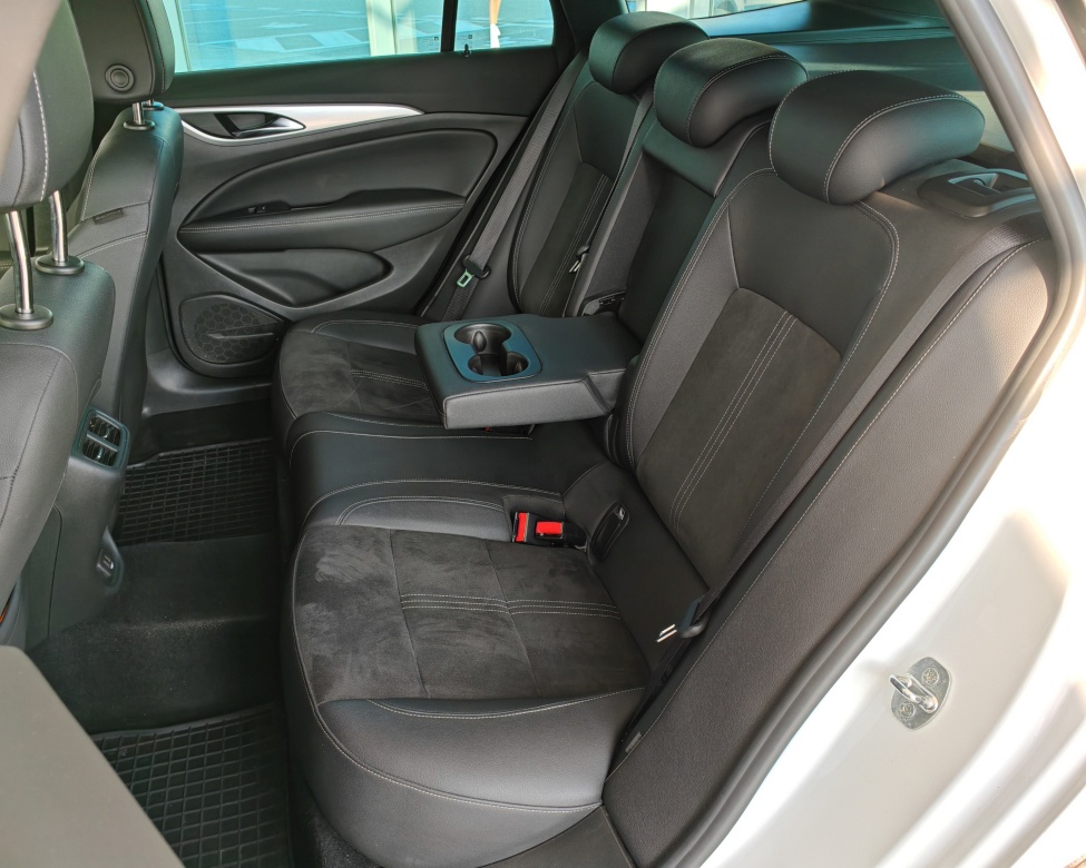 Opel Insignia ST 2.0 CDTi 128KW S Ultimate - 20