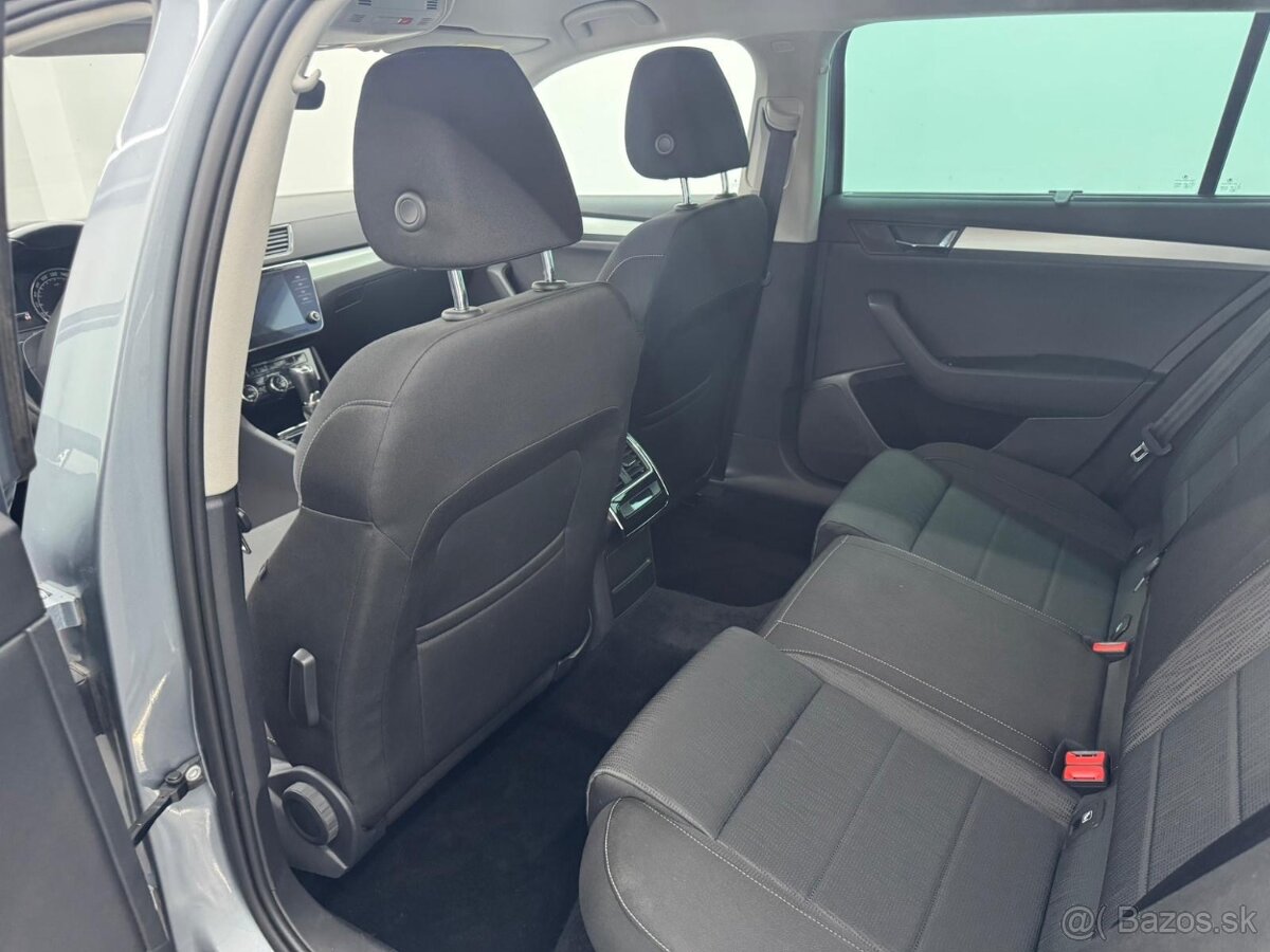 Superb Combi 2,0 TDI Style 110kW Ťazné Top stav - 20