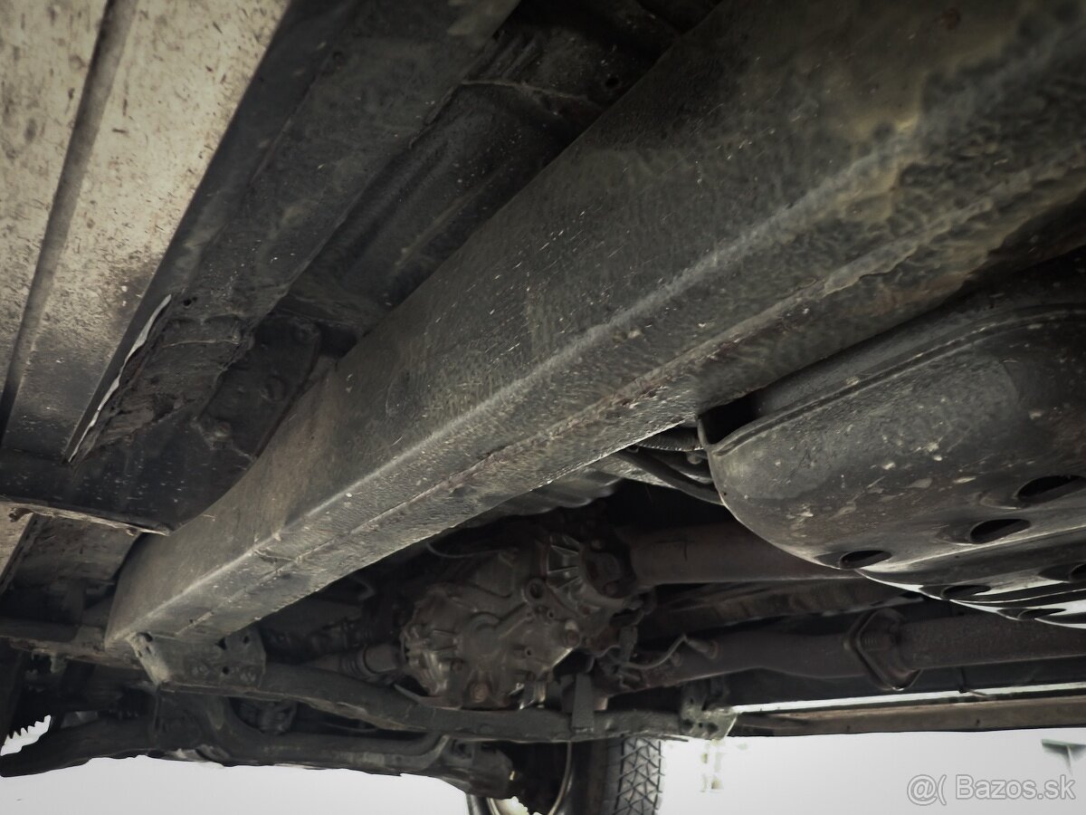 TOYOTA HILUX 2.5 D-4D 4x4 2014 - 173tis km- LED, ŤAŽNE, STK - 20