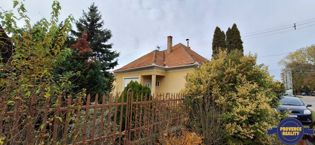 PREDAJ: Rodinný dom s pozemkom + garáž - v obci BÚČ, okr. KN - 20