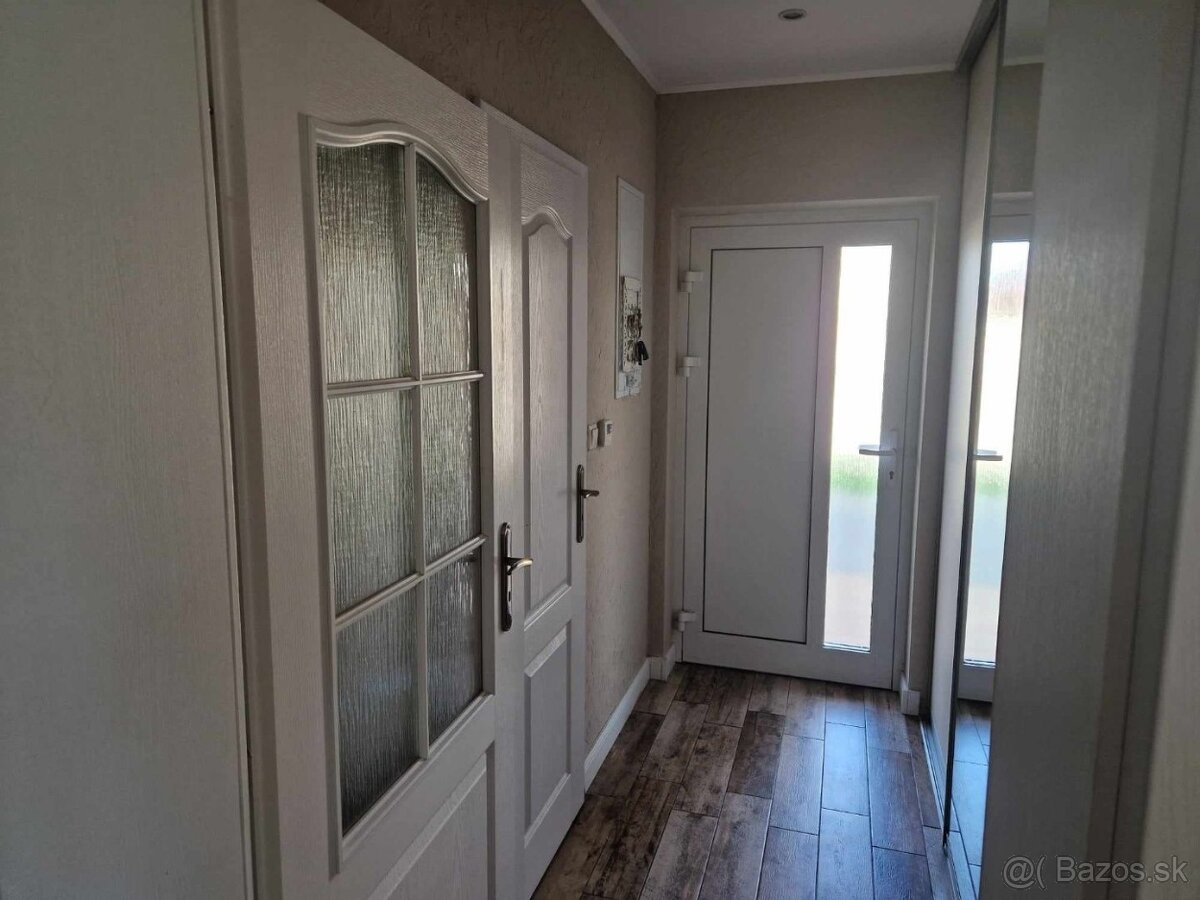 4-izbový bungalow - 100m2 + terasa 18 m2, pozemok 796 m2, Ko - 20