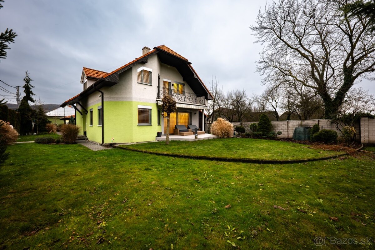 Exkluzívna rodinná vila Bošáca - 20