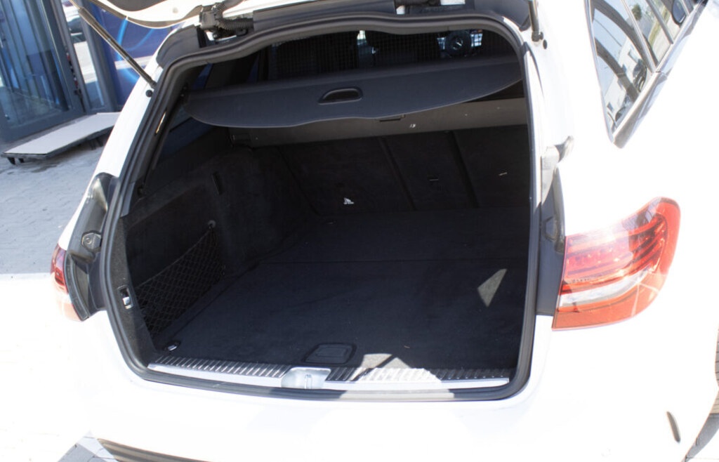 Mercedes-Benz C 200 Combi z roku 2020 - 20