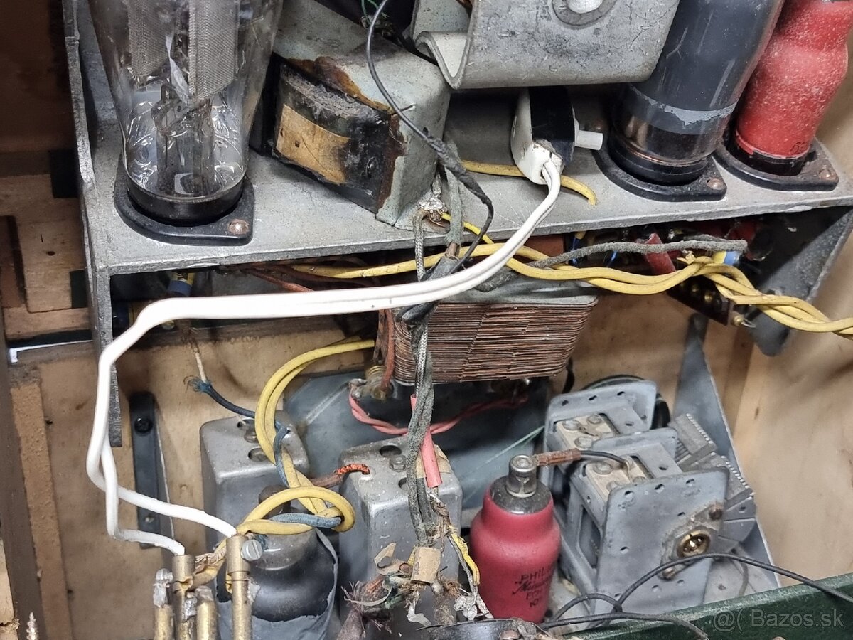 40/50te roky 》PRENOSNÉ STAROŽITNÉ RADIO - 20