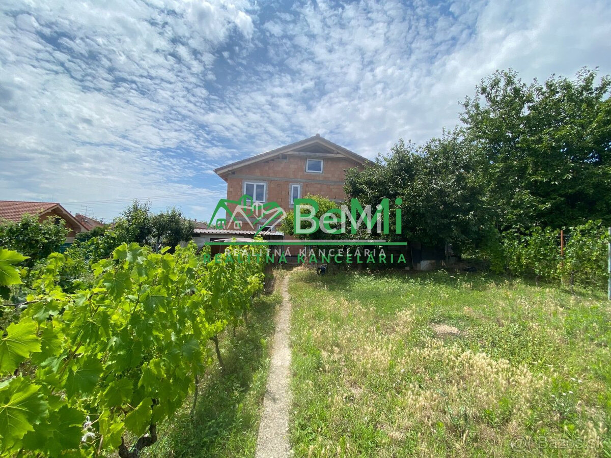 „ pod ZOBOROM“ Nitrianske Hrnčiarovce rodinný dom hrubá stav - 20