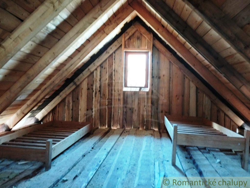 Dve drevenice na jednom pozemku v horách Javorníkov na pre - 20