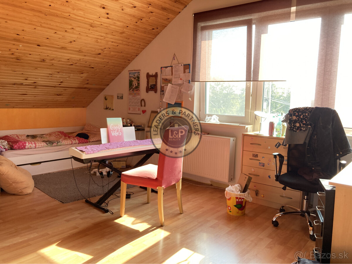 PREDAJ veľký 6izbový rodinný dom Bezenye. - 20