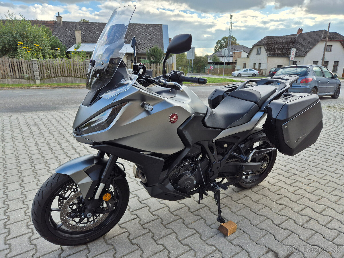Prodám Honda NT1100 , r. v. 2024, ABS, TC, ČR, 3507km - 20
