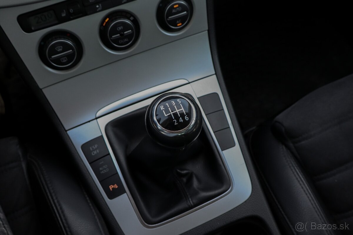 VW Passat B6 Variant 2.0 TDI CR Highline 4-Motion -NOVÉ STK- - 20