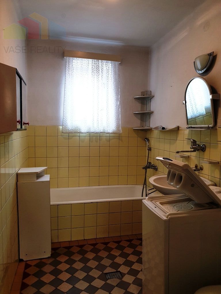 Na predaj podpivničený 2-podlažný tehlový rodinný dom o r - 20