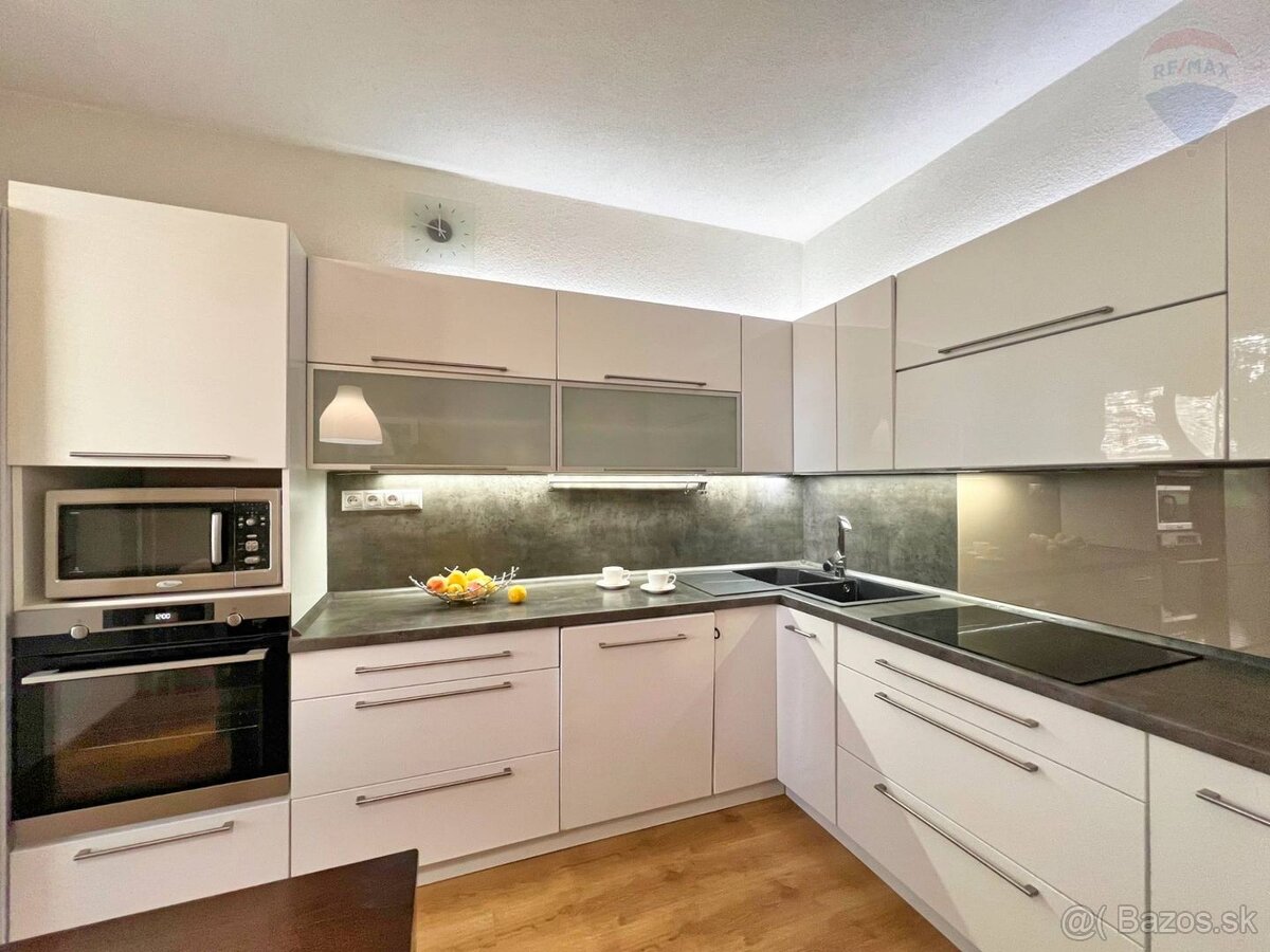 REZERVOVANÉ - NA PREDAJ kompletne zariadený 3-izbový byt v K - 20