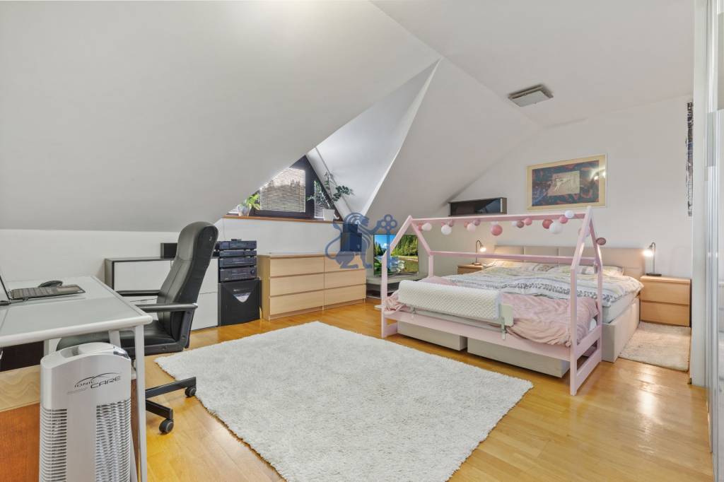 ZNÍŽENÁ CENA 6- izb. RD s bazénom v blízkosti centra BA - 20