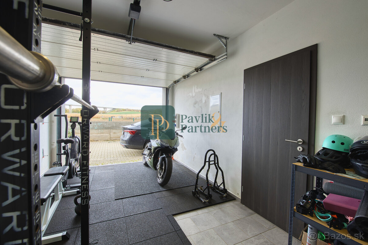 Predaj 4 izbový moderný rodinný dom, garáž, zariadený - 20