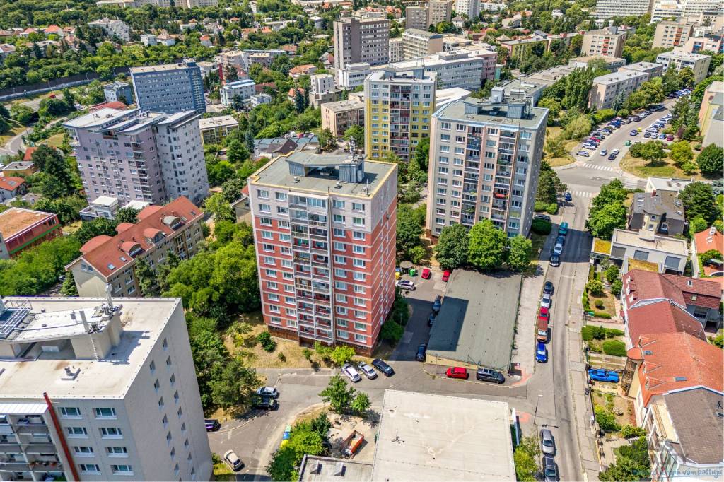 Slnečný 3-izbový byt, loggia, výhľad, zeleň, poloha, L.Dérer - 20