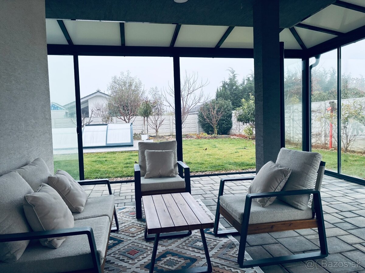 4-izbový kompletne zariadený dom so zimnou terasou a bazénom - 20