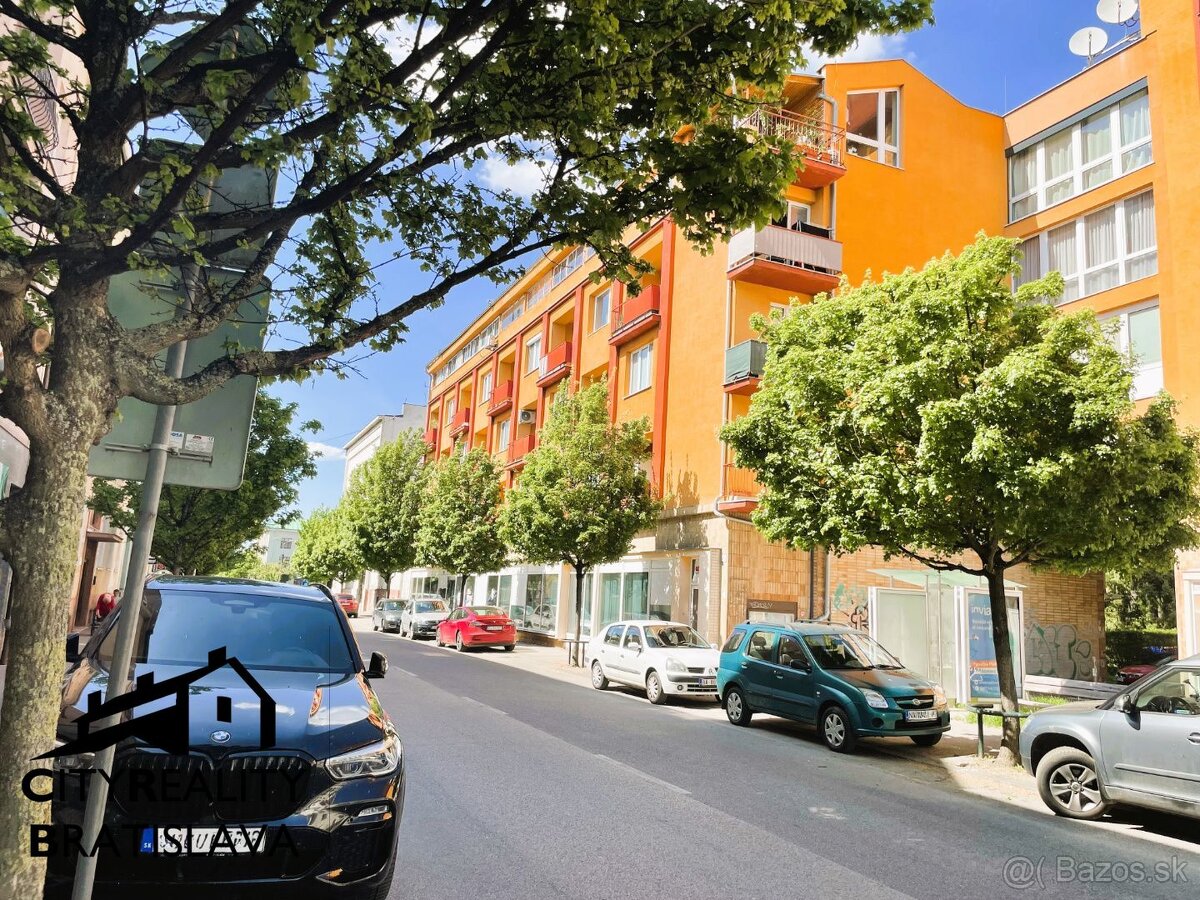 Výnimočný 3-izbový byt s veľkou presklenou terasou v srdci P - 20