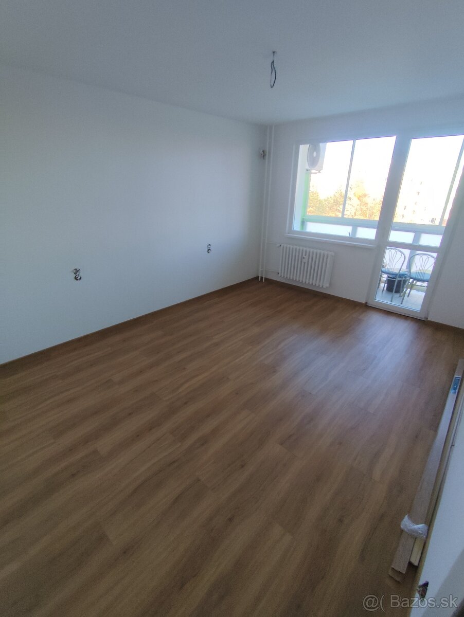 REKONŠTRUKCIE BYTOV -INTERIÉROV, DOMOV - 20