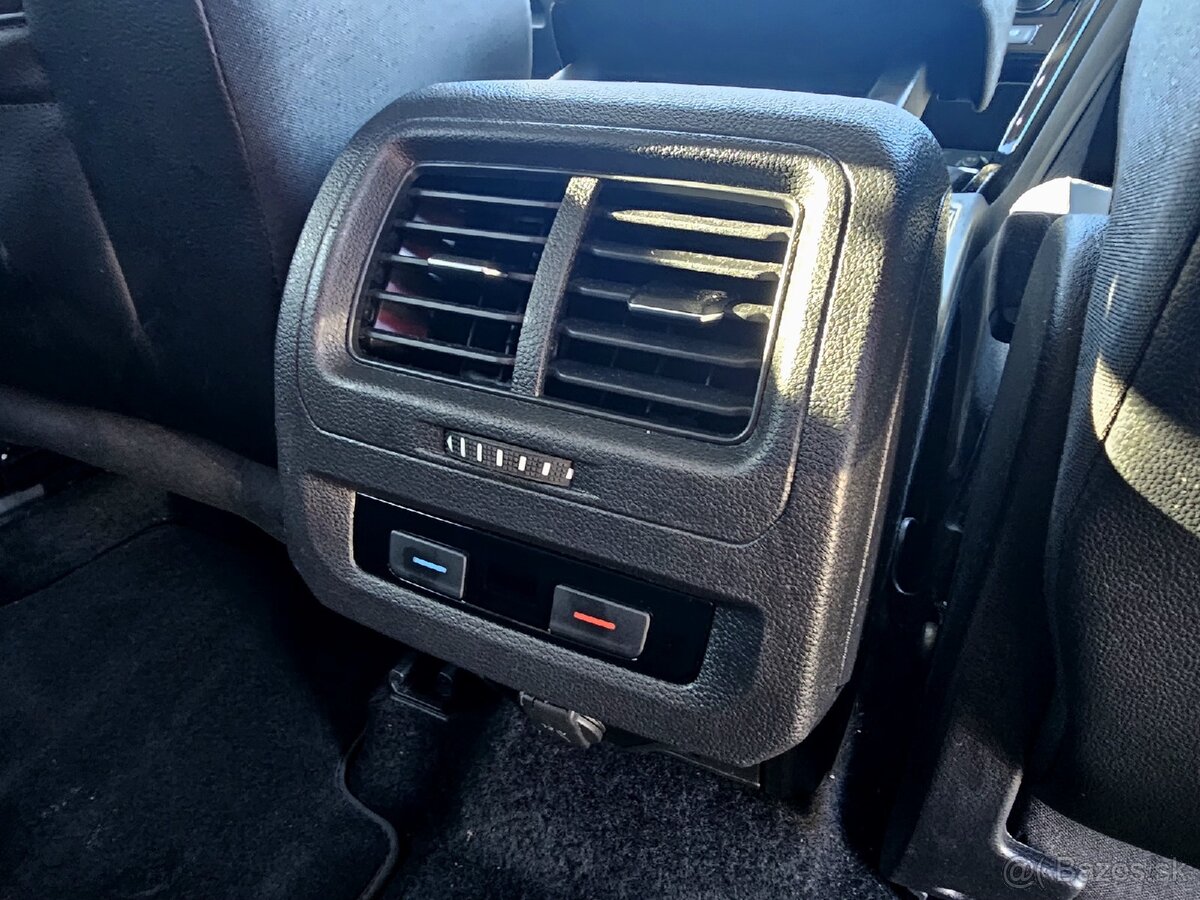 Volkswagen Touran 2.0 TDi Highline DSG - 20