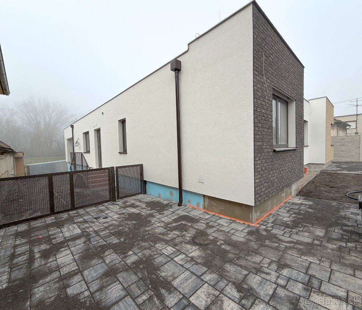 MODERNÝ DVOJDOM V POVODE- VEĽKÝ POZEMOK - 20