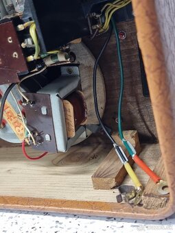 Schaltbild Libelle 4D61 RFT 》KABELKOVÉ STAROŽITNÉ RADIO - 20