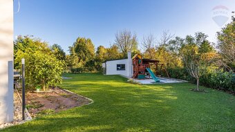 Na predaj 4 izobová luxusná vila s wellnesom a  s bazénom - 20