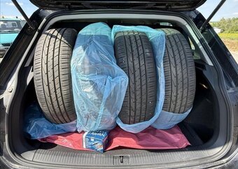 Volkswagen Tiguan 2,0 TDI 1MAJITEL 110kW 4X4+ALU nafta - 20