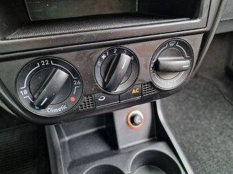 Volkswagen Fox 1.2i M5 55k (benzín) - 20