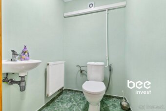Rodinný dom s veľkým pozemkom,  s prekrytým bazénom,  s  alt - 20