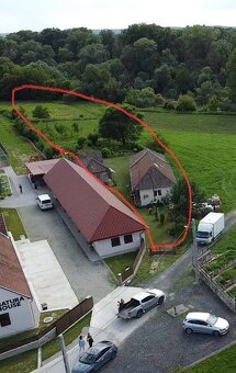 Rozľahlý pozemok s dvoma domami - 20
