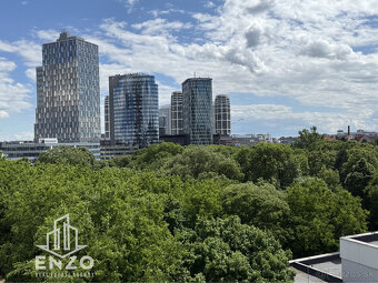 PRENÁJOM: Priestranný 4-izbový byt s výhľadom na hrad v cent - 20