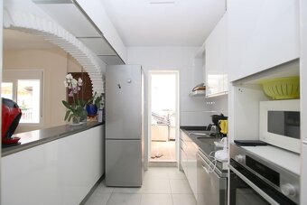 Nádherný 2-izbový apartmán v Las Colinas de Calahonda - 20