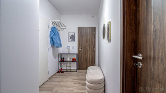 Moderný kompletne zariadený 2 izb byt s balkónom, pivnicou a - 20