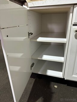 Moderná kuchynská linka so spotrebičmi - 20