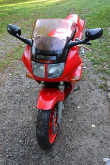 Honda VFR 750 RC36 - 20