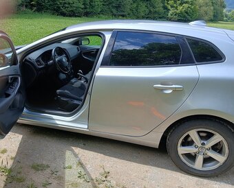 VOLVO V40 D2 - 20