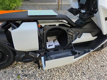 Elektricky skuter BMW CE04 top stav - 20