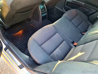 Škoda Superb 2 Combi 2,0TDI 103KW Elegance TOP STAV - 20