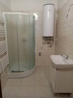 Novo rekonštruovaný rodinný dom s tromi bytovými jednotkami - 20
