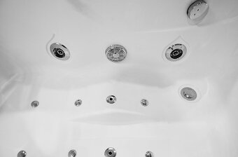 M-SPA - 1683 Pravá kúpeľňová vaňa s hydromasážou 140 x 87 x - 20