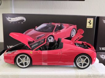 Modely Ferrari 1:18 HotWheels ELITE - 20