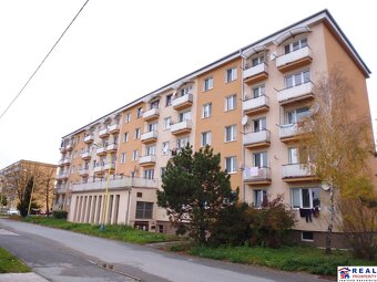 ŠTÚROVA: VOĽNÝ 2-izb. ZARIADENÝ byt, balkón, 48 m2, 1.posch. - 20