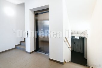 PREDAJ: Nadštandardný 4 izbový byt s balkónom v exkluzívnej  - 20