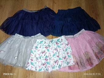 Šaty 122/128 a sukničky 116/122 - 20