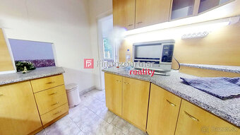 Ponúkame Vám na predaj dva domy na jednom dvore, centrum Lev - 20