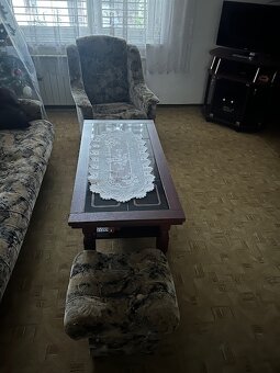 Predám sedačku, 2 kreslá, 3 taburetky - 20